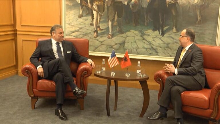 Escobar pritet nga Presidenti Begaj, pjesë e takimit edhe ambasadorja Yuri Kim