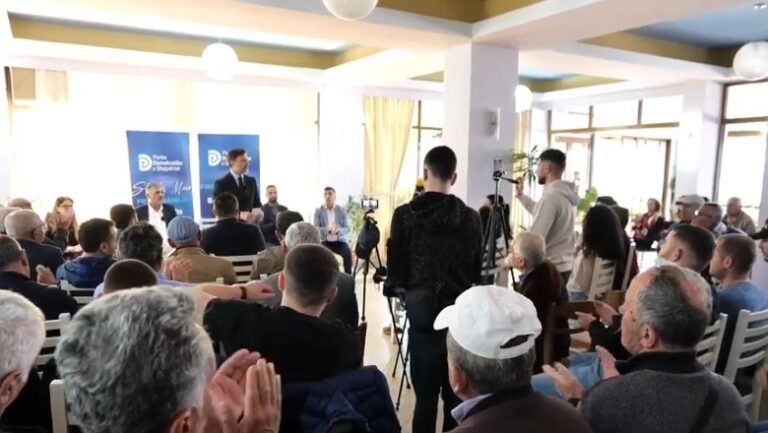 Alibeaj prezanton kandidatin e PD-së në Sarandë: Sfida jonë rinovimi i PD-së