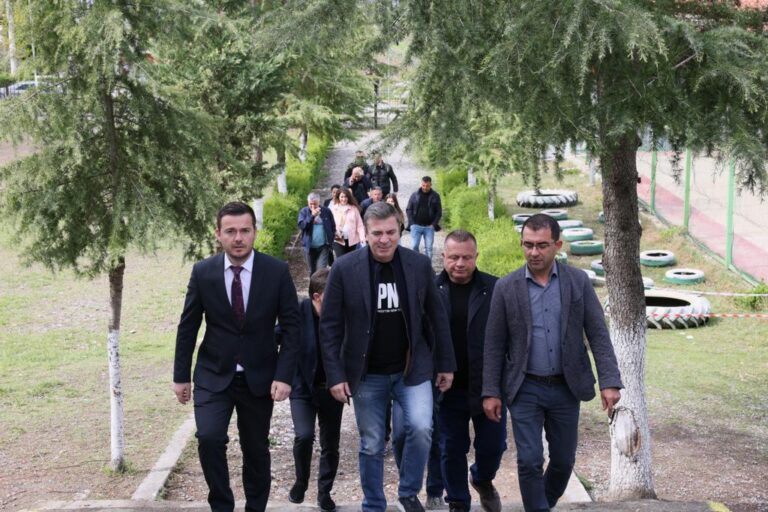 Gjiknuri dhe Salla në impiantin e përpunimit dhe trajtimit të ujërave të zeza në Cërrik: Puna flet vetë