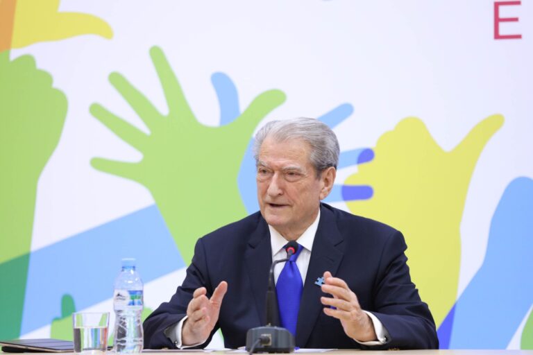 Berisha: Përpara me Ramën drejt shkatërrimit. Duan të fshehin vjedhjen me 1 milionë pemët në Tiranë