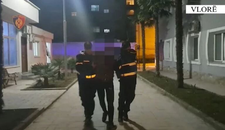 Vodhën para në një firmë ndërtimi, vihet në pranga autori kryesor. Të maskuar dhe me kallashnikov