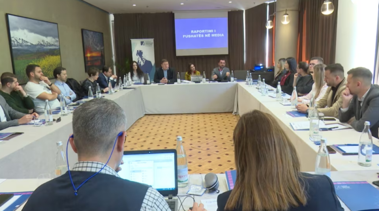 VOA: Fushata zgjedhore në Shqipëri dhe presionet politike ndaj etikës së medias