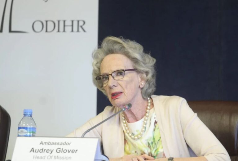 Zgjedhjet e 14 Majit ”në dorën” e Audrey Glover, ”armike” e shpallur nga Berisha