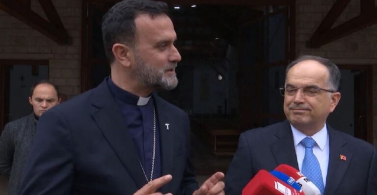 Imzot Gjergj Meta mirënjohës për vizitën e Begajt në Pashkët katolike: Jemi të kënaqur që simboli i unitetit të kombit është këtu!