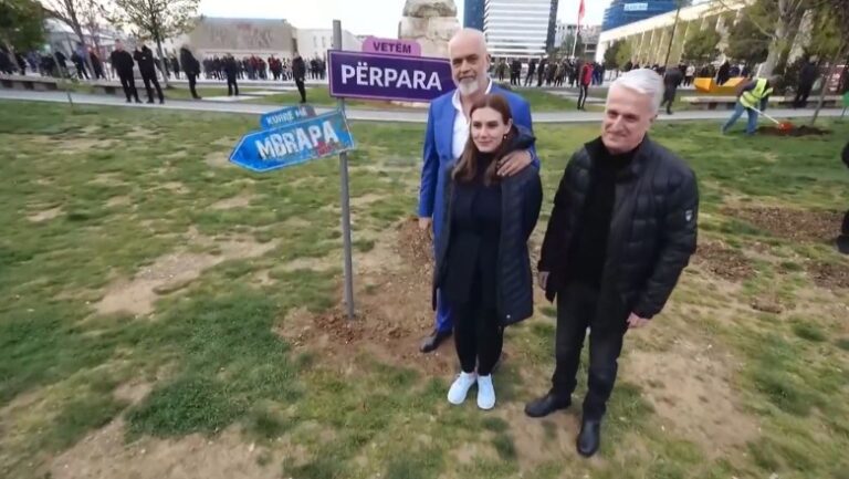 Batutat nga çelja e fushatës, Majko refuzon të dalë në foto! Rama: O Pandi hajde se jemi live, do thonë paska probleme me kryetarin