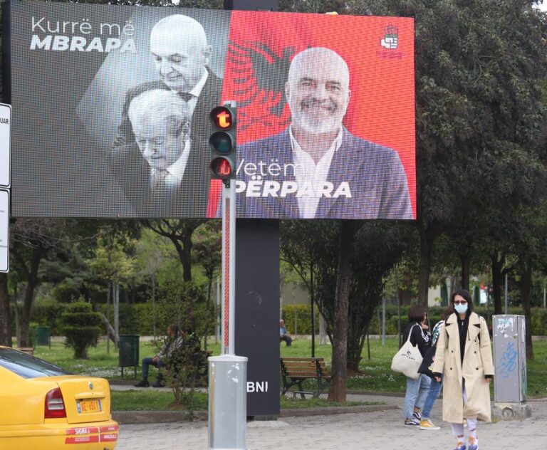 Vendosja e posterave në rrugë, PS letër Celibashit: Në përputhje me Kodin Zgjedhor