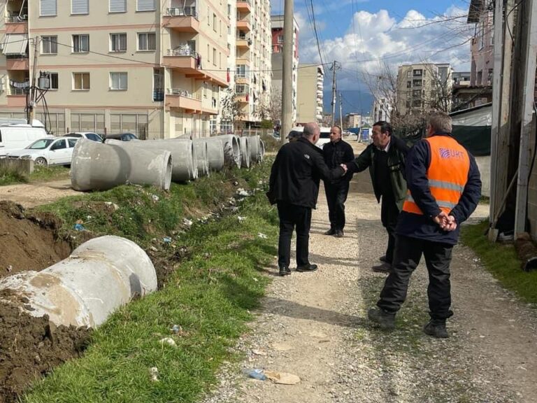 Lajm i mirë për banorët e Kasharit, Bashkia e Tiranës ndërton kanalizimet në rr. “Dhimitër Xhuvani”