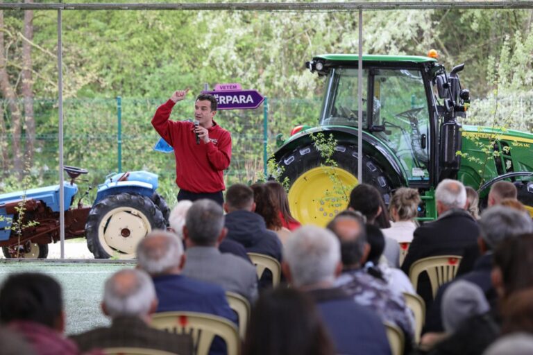 Veliaj: Demokratët e vërtetë e kuptuan që Saliu e ka shitur lojën! Bashkohuni me socialistët, jo me Metën