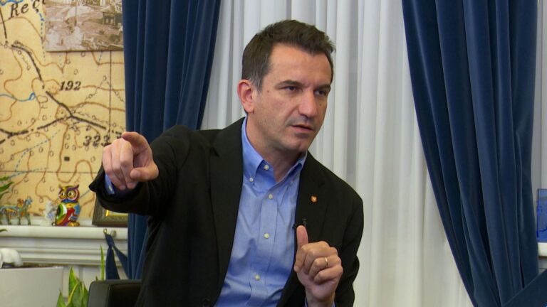 Veliaj: Berisha pa vulë dhe pa emër, bën fushatë me financimet ruse të Monikës dhe Ilirit