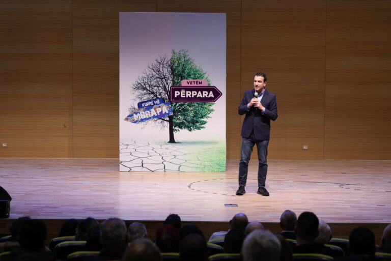 Veliaj: Partia me dy koka Berisha-Meta, ka dy programe. Një për ata që i kanë gënjyer, një për ata që duan të gënjejnë