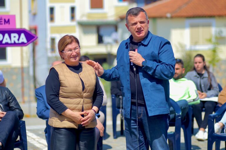 Balla takon të rinjtë e Roskovecit: Ndërtoni të ardhmen këtu, të hedhim të shkuarën pas