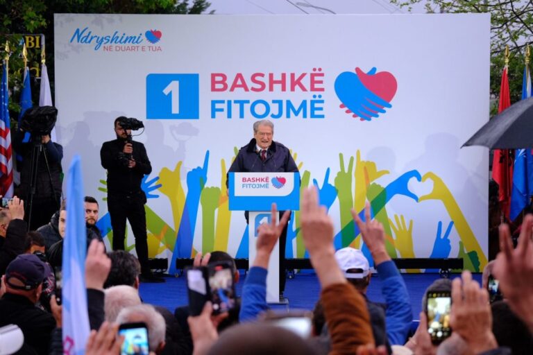 Berisha sfidon shiun në Kamëz: Më 14 Maj votojmë për të shpërbërë pushtetin monist