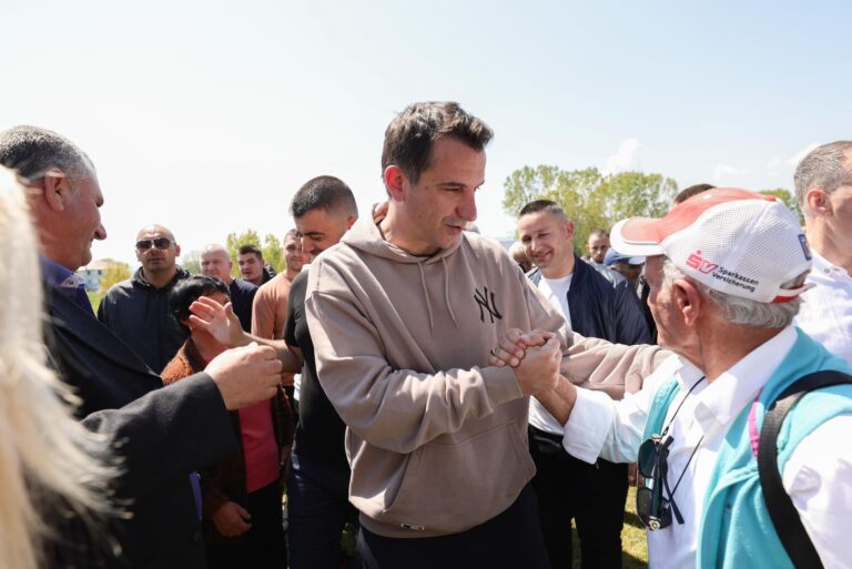Veliaj me banorët e Zall-Herrit: A ka poshtërim më të madh se t’i çosh demokratët të votojnë për Ilir Metën?