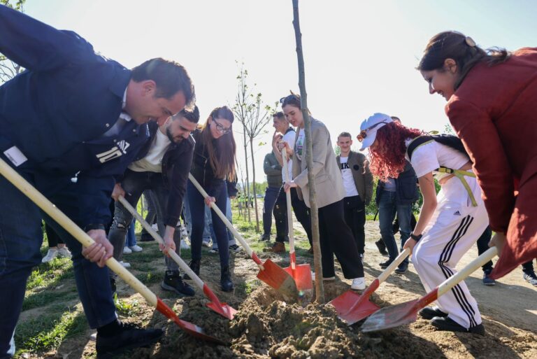 Veliaj dhe Manastirliu në Njësinë 9: Jemi skuadra që duam ta çojmë Tiranën përpara! Te partia e humbësve fiton ai që gënjen dhe braktis detyrën
