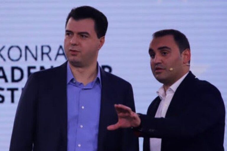 Belind Këlliçi njësoj si Basha, me mendjen te gjumi… thotë “mirëmbrëma” në mes të drekës