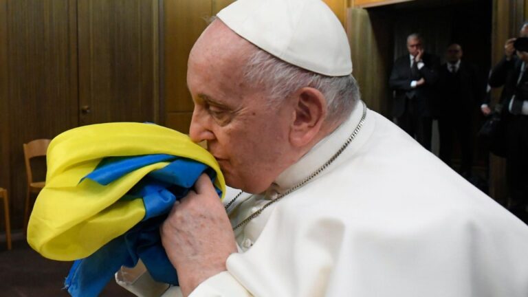 Ukraina fton Papën për vizitë