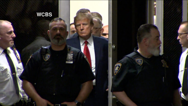 Me 34 akuza, por Trump deklarohet i pafajshëm