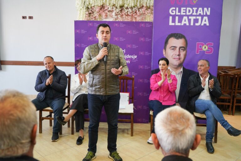 Gledian Llatja dhe Evis Kushi, takim me banorë të “5 Majit” në Elbasan