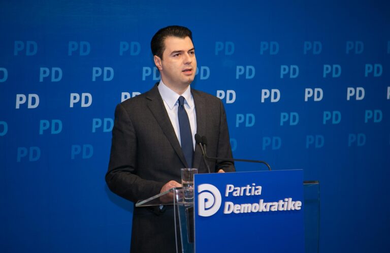 Nuk merr pjesë në fushatën e PD-së, por Basha mbështet Bejkon nga Facebook-u