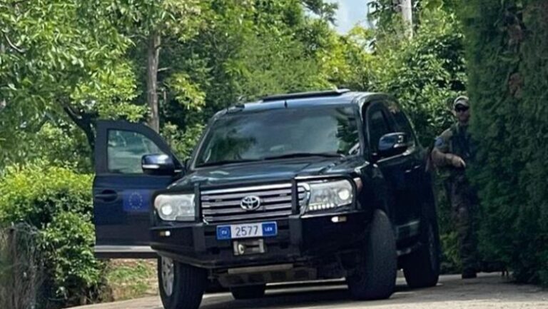 Hashim Thaçi lë qelinë në Hagë dhe shkon në Kosovë