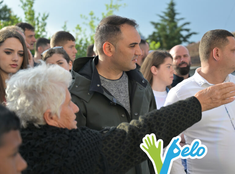 Këlliçi në Kashar, premton mbështetje për fermerët: Rregullojmë rrugët dytësore