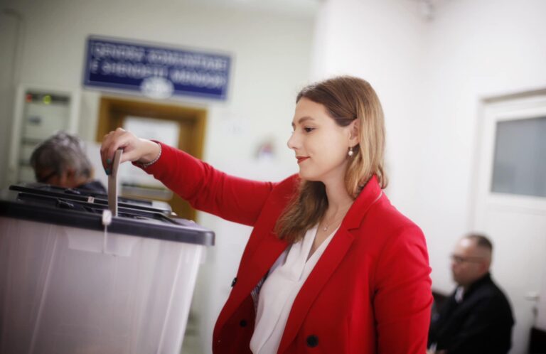 Pjesëmarrja e ulët, Muzhaqi nga selia e PS-së bën thirrje: Qytetarët të votojnë