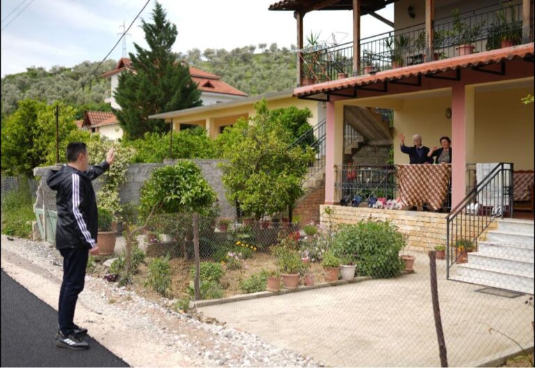 Llatja inspekton punimet në rrugën “Theofan Popa”: Bashkia e Elbasanit nuk ka kohë për të humbur