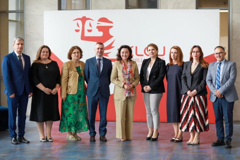 Ambasadorja Yuri Kim takon anëtarët e KLGJ-së: Zyrtarët të veprojnë me integritet
