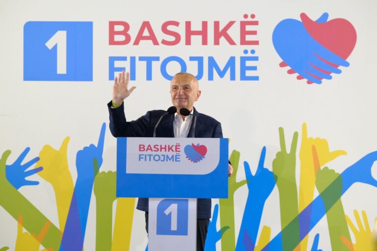 Meta në Pogradec krah Berishës: Bashkia në prag të falimentimit. T’i japim fund qeverisë që ka në program shpopullimin