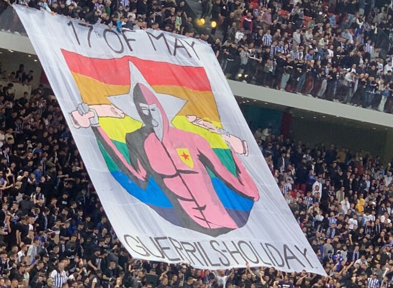FOTOLAJM/ Fanaticsat provokojnë Guerrilsat: 17 maji ditë feste për ju