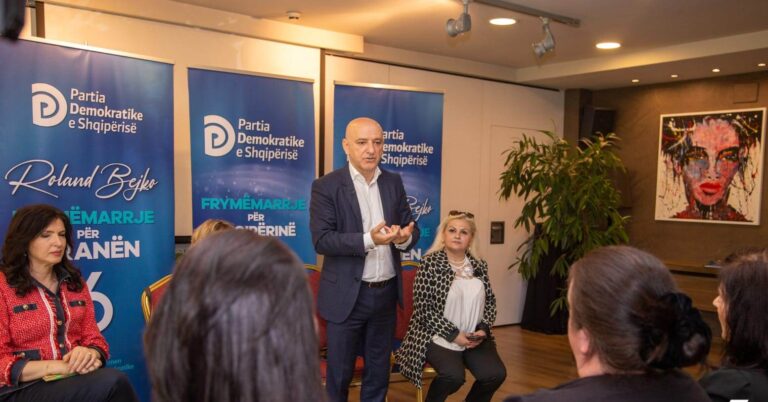 Kandidati Bejko takim me gratë dhe vajzat: Nënat kryefamiljare, rimbursim 100% për kreditë për strehim