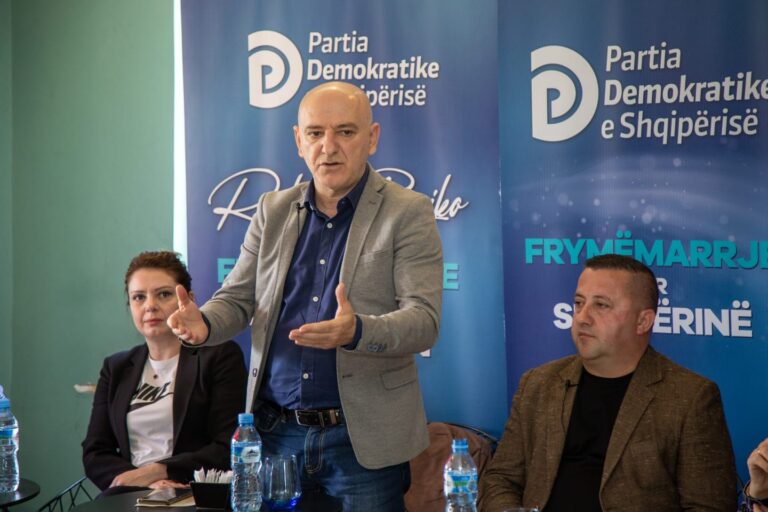 Bejko takim me banorët e Zallbastarit: Do hapim 5 tregje në hyrje të Tiranës