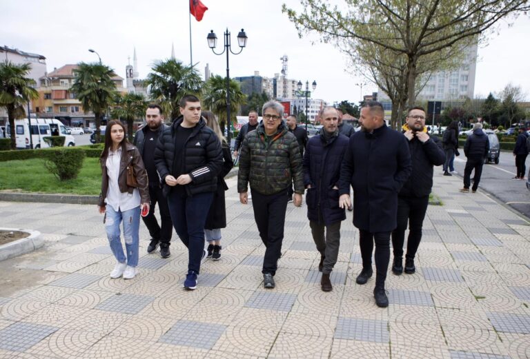 “Marrja” e Shkodrës nga socialistët, apo “dorëzimi” i saj nga demokratët?!