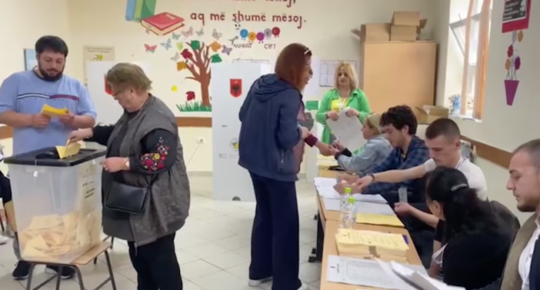 “Zëri i Amerikës”: “Kemi një bojkot të zgjedhjeve vendore dhe kemi një opozitë të vdekur”