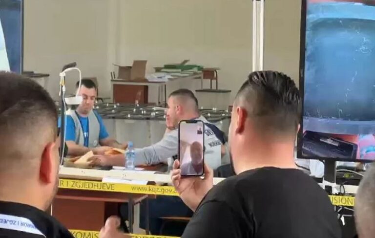 PS kryeson në Shijak, Rama përgëzon Elton Arbanën përmes një video telefonate