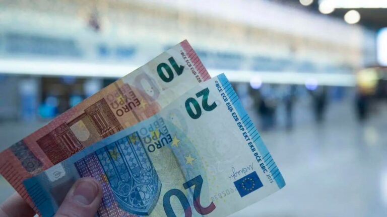 Në Greqi vota blihet lirë, pesë persona arrestohen me zarfe me nga 20 euro