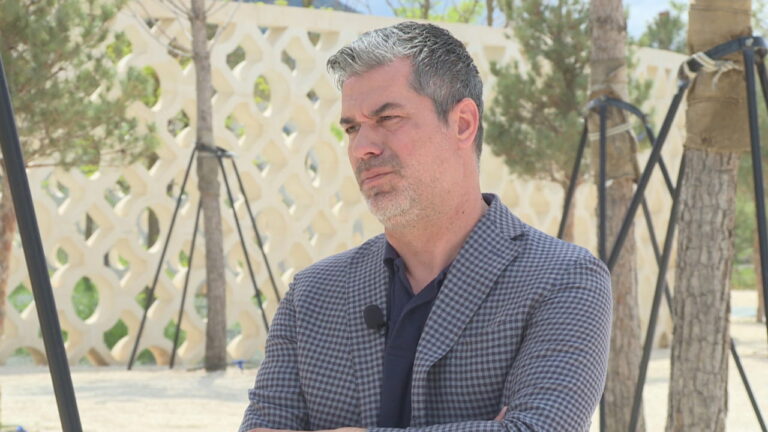 Ermal Dredha jep dorëheqjen si kryebashkiak i Vlorës, shkaku ende mister