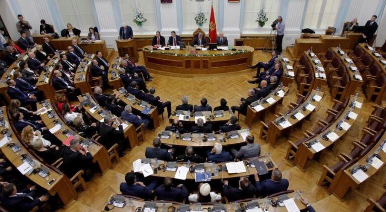 Mali i Zi mban sot zgjedhjet e parakohshme parlamentare, në garë dhe 2 parti shqiptare