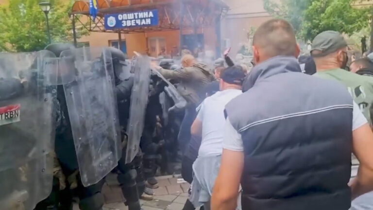 Agravohet situata, të shtëna me armë në Zveçan