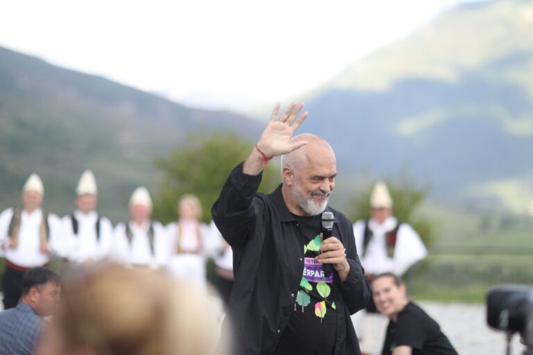 Rama nga Gjirokastra: Të votosh kandidatët e Berishës dhe Metës, është si të ulësh flamurin tonë kombëtar