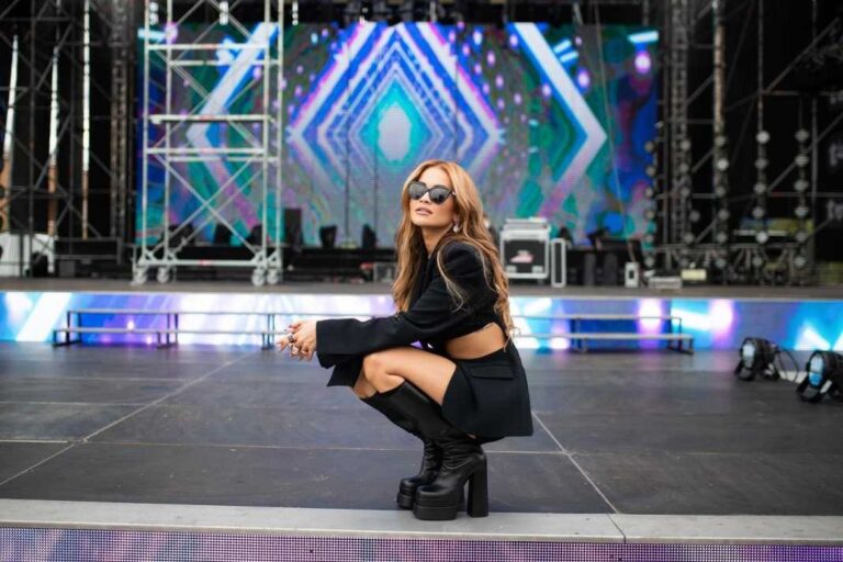 Rita Ora sonte e ftuar speciale në “Eurovision 2023”