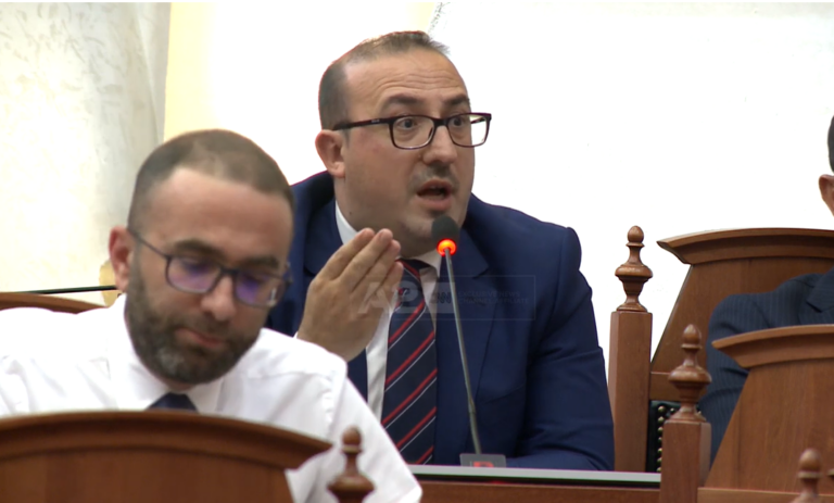 ”Si ecën situata me selfiet”, Korreshi: Tollonat e naftës u shpërndanë dy ditë para zgjedhjeve