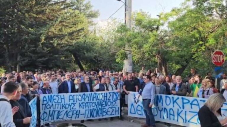 ”Demokracia nuk burgoset”, protestë në Athinë për Fredi Belerin