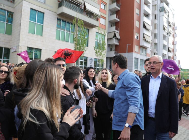 Veliaj: Berishën dhe Metën i kanë braktisur të gjithë; edhe artistët, edhe demokratët