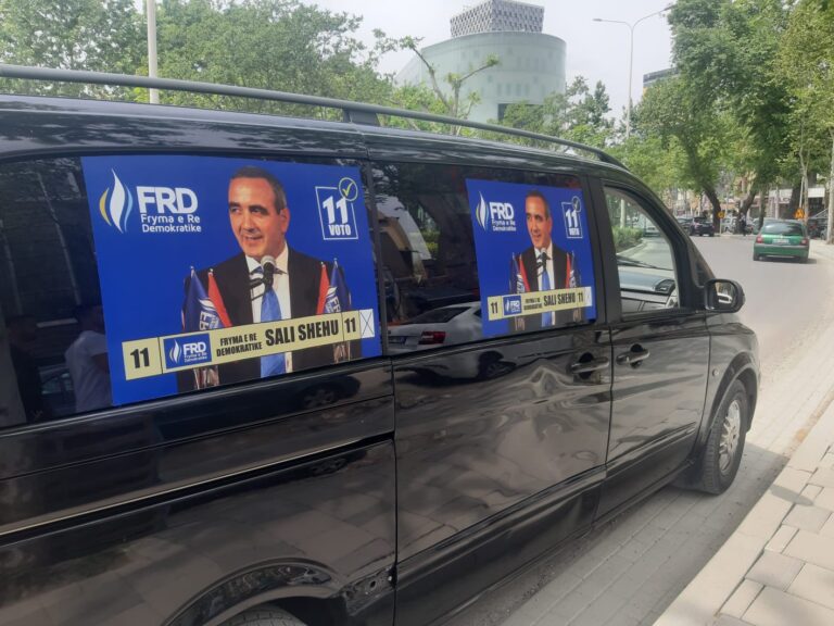 FOTOLAJM/ Furgoni i FRD-së vijon fushatën e veçantë