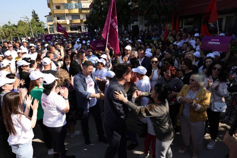 Porosia e Veliajt për demokratët: Mos shihni teserën e partisë, por mirëqenien e fëmijëve tuaj!