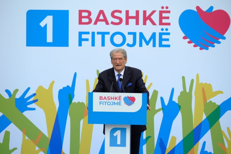 Berisha mban fushatën përmbyllëse në Lushnje: Programi i kandidatit tonë do të ndryshojë qytetin