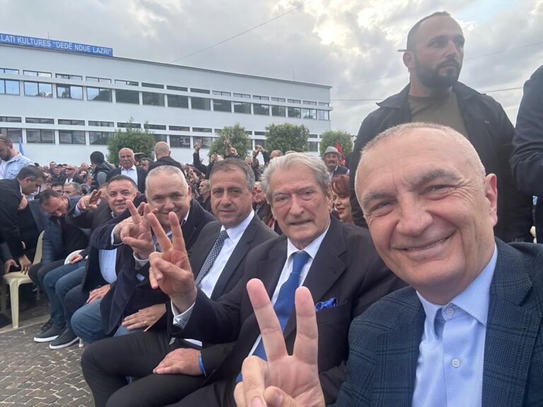 Berisha dhe Meta mbyllin fushatën në Lezhë: Të dielën votoni për Pashk Gjonin