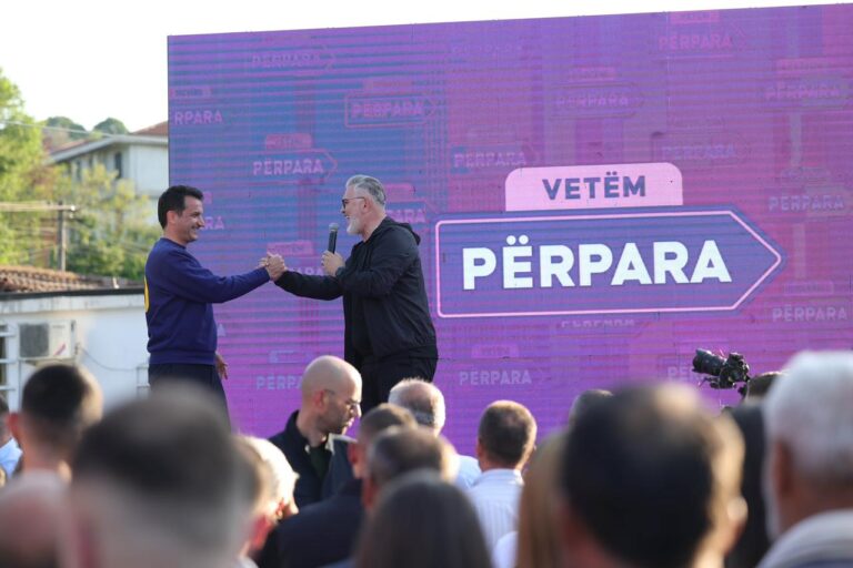 Veliaj me banorët e Ndroqit: Demokratët janë bashkuar me ne sepse kemi qenë aty në ditë të vështira