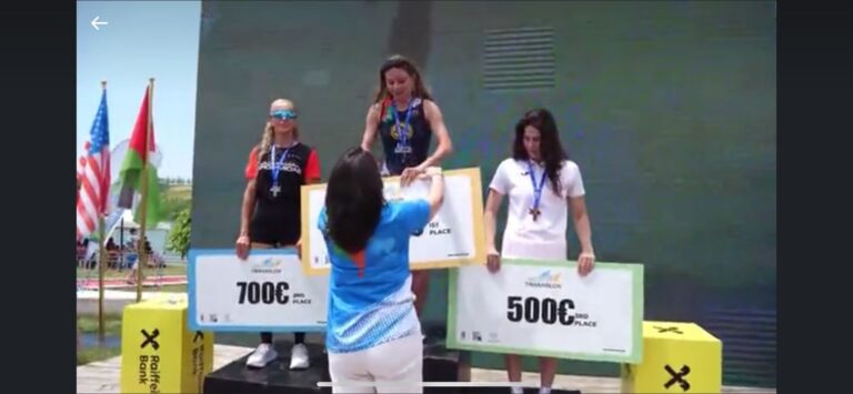 Njihuni me fituesit e garës “Tiranathlon”. Morën pjesë mbi 200 garues nga 18 vende të ndryshme të botës